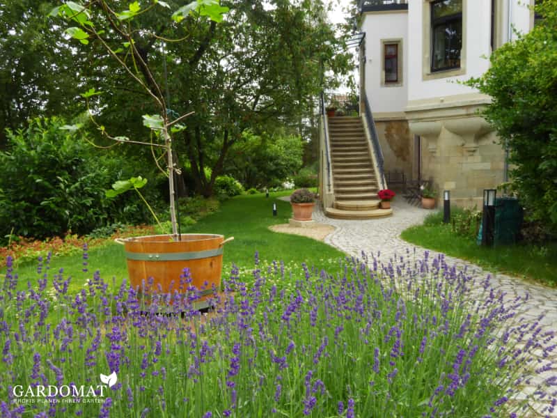 Gründerzeitvilla mit romantisch-natürlichen Garten