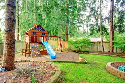 Spielplatz für Kinder im Garten