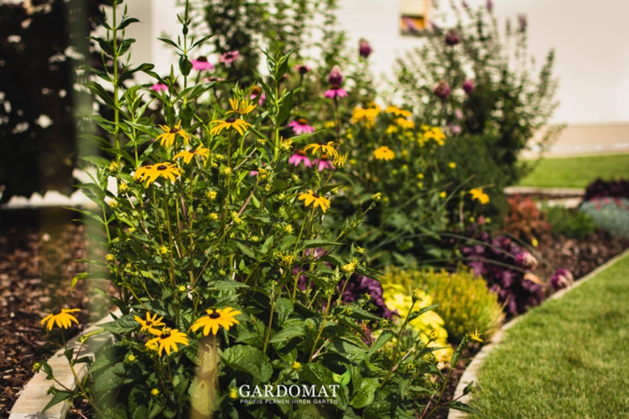 Mediterraner Gartenstil mit Beetpanung