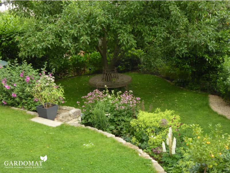 Gründerzeitvilla mit romantisch-natürlichen Garten Gründerzeitvilla mit romantisch-natürlichen Garten