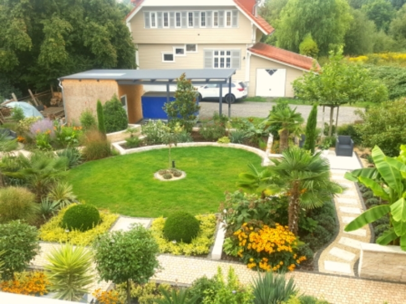 Gartengestaltung im mediterranen-modernen Stil