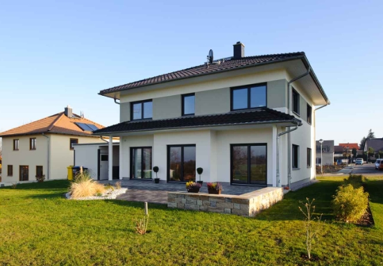 Stadtvilla mit modernem Garten