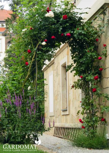 Gründerzeitvilla mit romantisch-natürlichen Garten