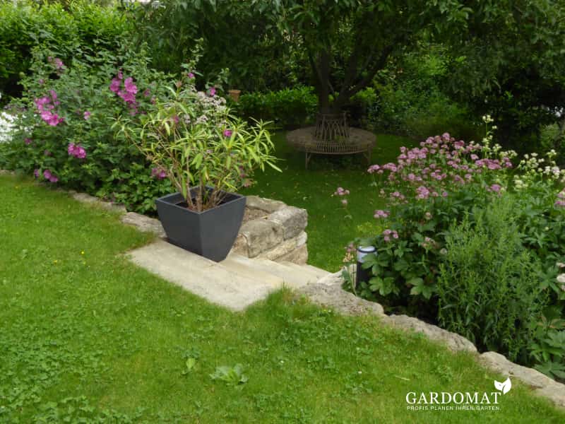 Gründerzeitvilla mit romantisch-natürlichen Garten