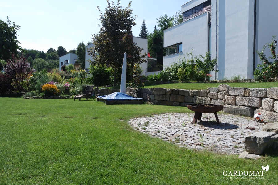 Natürlicher Stadtgarten mit zwei Ebenen Natürlicher Stadtgarten mit zwei Ebenen