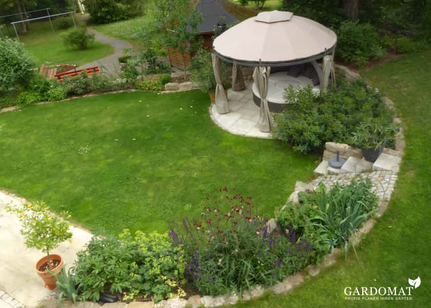 Gründerzeitvilla mit romantisch-natürlichen Garten Gründerzeitvilla mit romantisch-natürlichen Garten