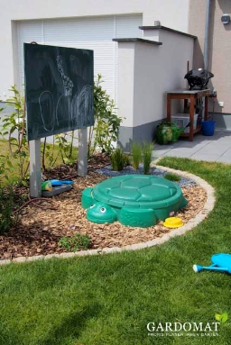 kleiner natürlicher Reihenhausgarten kleiner natürlicher Reihenhausgarten